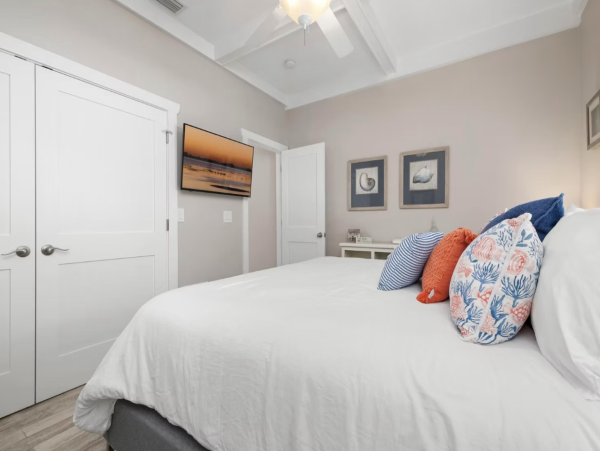 Four Bedroom Vacation Home in Holmes Beach Close to Beach